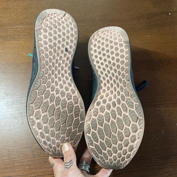 New balance fresh foam running shoes size 9.5 - Picture 5 of 6